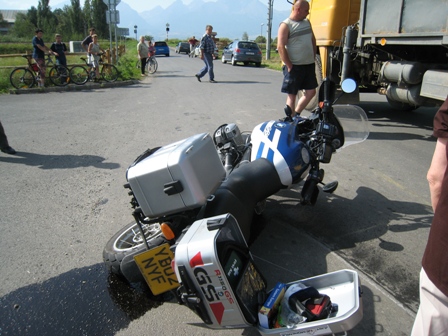 The accident scene, as my bike deposits all its oil over the road…