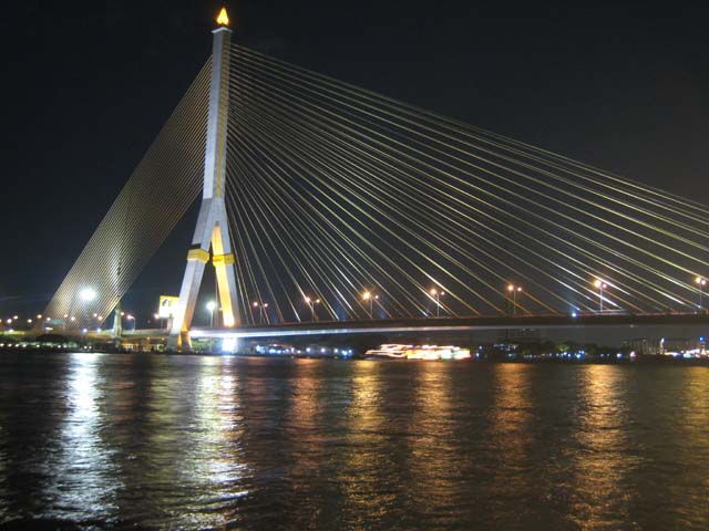 The Rama VIII bridge at night
