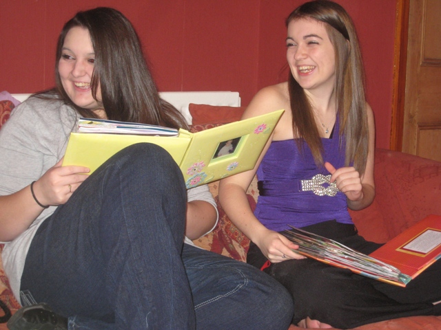 Katie and Carlie open the scrapbooks Tracy made for them