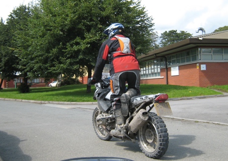 Paul arrives back at the unit and demonstrates the Cowboy Dismount