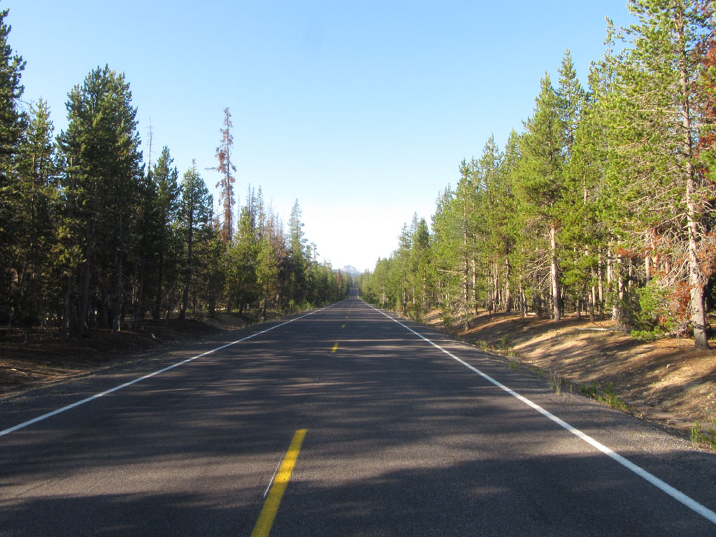 Early morning on the way to Crescent Lake