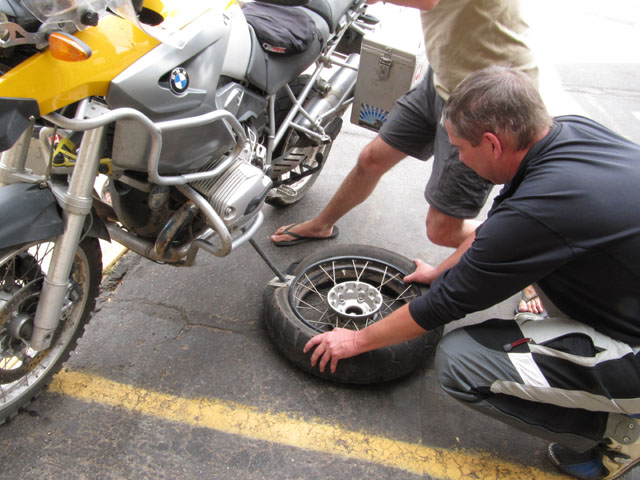 Step 2: Break the tyre bead, using a nearby GS and sidestand... (this is the bit that results in a 'bang' when done on the machine in Kwik-Fit)