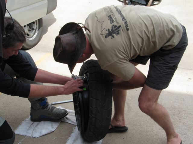 Step 5: Complete the rim removal using a tyre lever...