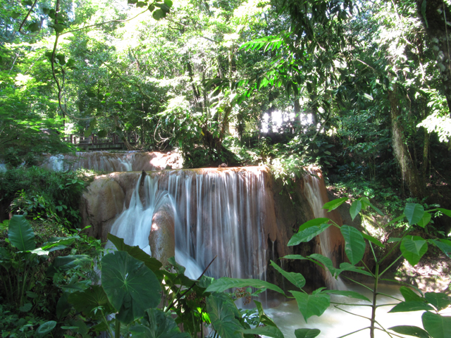 Waterfalls at Aqua Azul... Waterfalls at Aqua Azul...