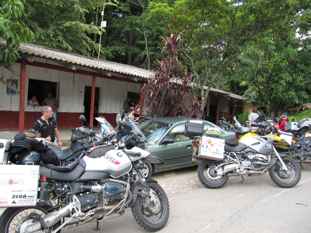 Waiting outside the Honduran Vehicle Importation Office...