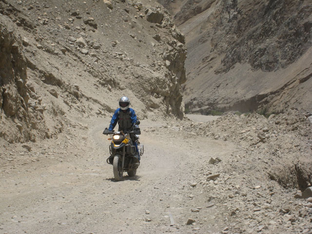 Battered bike, battered rider...Nigel on the Canyon del Pato road