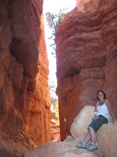 Tracy takes a rest in the slot canyon at the start of the Navajo loop trail