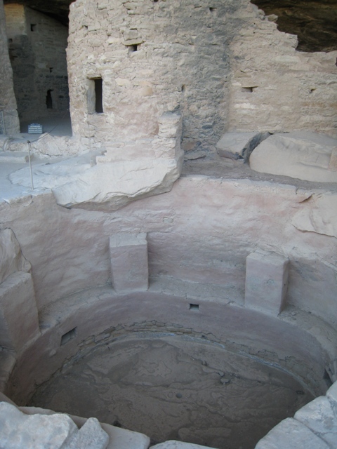 Kiva with open roof showing general structure…