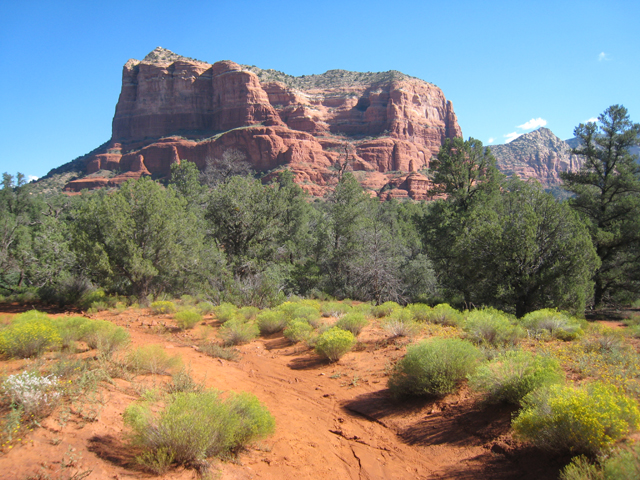 The start of the path leading to Courthouse Butte…